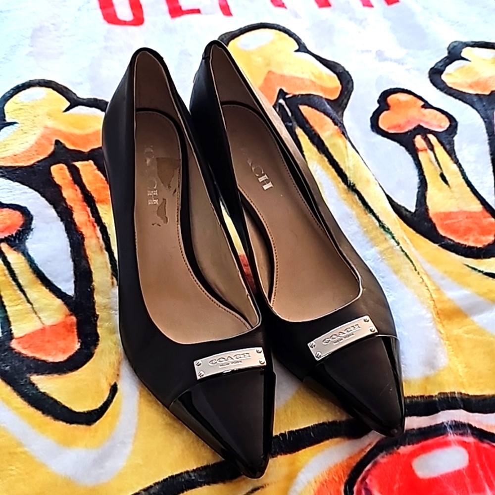 COACH "ZAN" black patent & leather heels👠, with silver "Coach"emblem. Size 9.